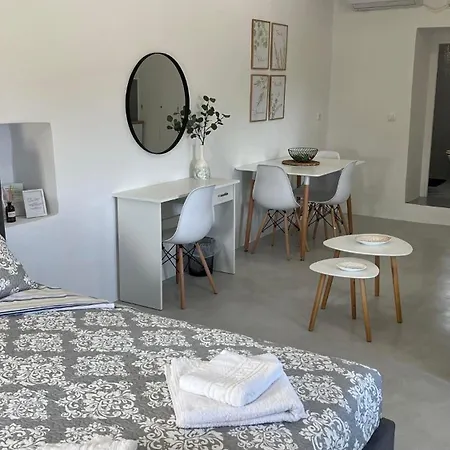 Holiday home Elia - Traditional House With Backyard Kastrisianika