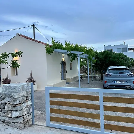 Elia - Traditional House With Backyard * Kastrisianika